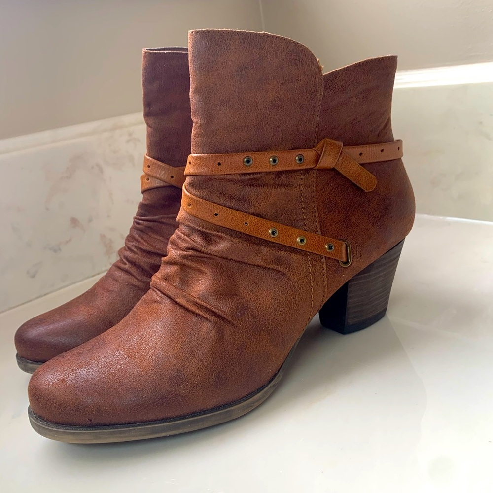 BareTraps Roma Auburn Ankle Boots